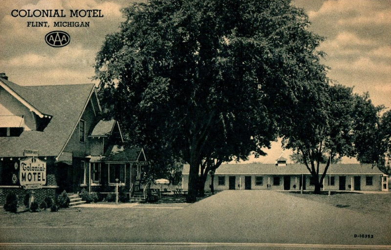 Colonial Motel - Postcard (newer photo)